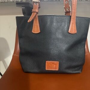 👜 Dooney & Bourke Pebbled Leather Tote Bag